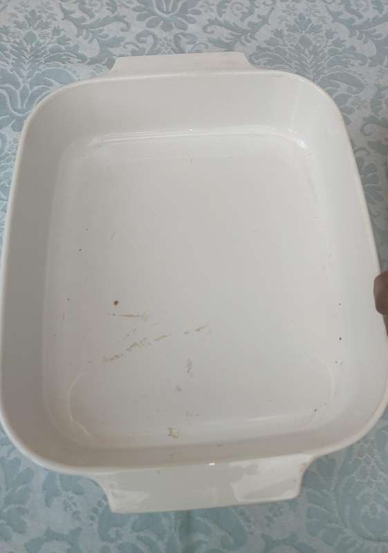 TWO IN GREAT CONDITION CASSEROLES A CORNING WARE AND A MAXWEL AND WILLIAMS SOLD AS IS