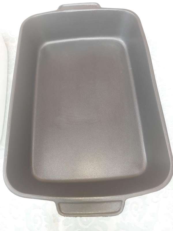 TWO IN GREAT CONDITION CASSEROLES A CORNING WARE AND A MAXWEL AND WILLIAMS SOLD AS IS