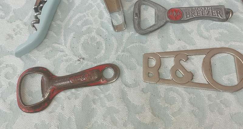 A VINTAGE COLLECTION BAR ACCESSORIES SOLD AS IS