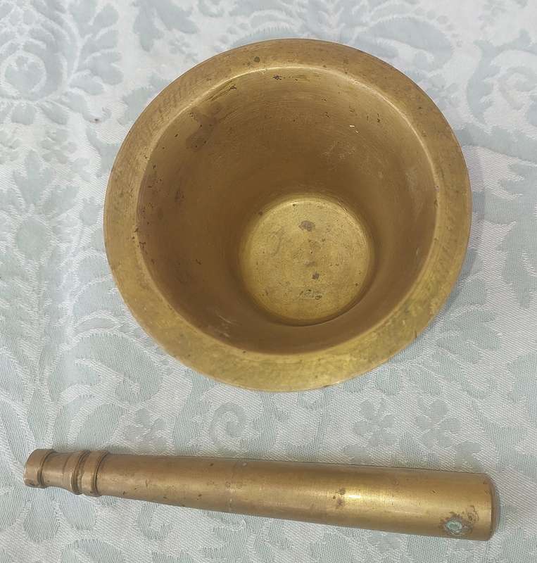 A VINTAGE BRASS PASTEL AND MORTOR SOLD AS IS