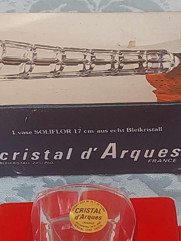 A CRYSTAL VASE SOLD AS IS