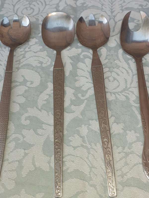 A JOBLOT STAINLESS STEEL SALAD LADLES SOLD AS IS