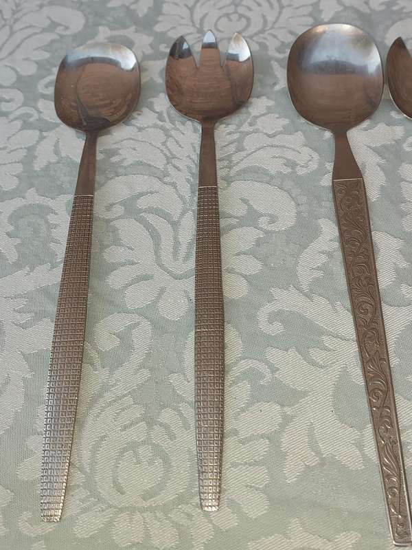 A JOBLOT STAINLESS STEEL SALAD LADLES SOLD AS IS