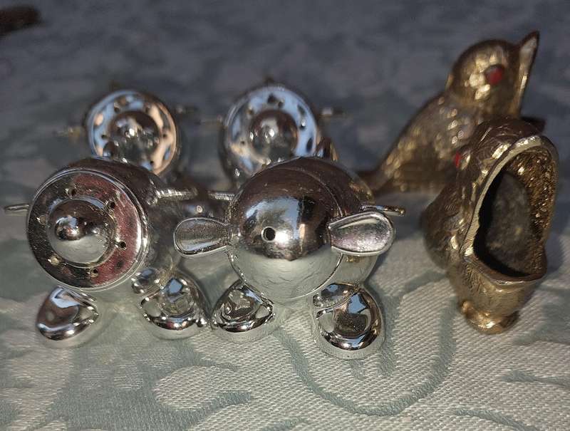 A COLLECTION OF MINIATURE SALT AND PEPPER SHAKERS SOLD AS IS