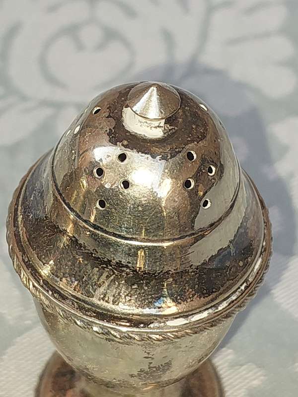 A VINTAGE SILVER PLATED SALT AND PEPPER SHAKERS SOLD AS IS