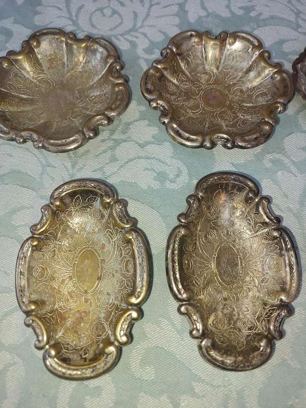 A VINTAGE COLLECTION CANOP'E  DISHES SIOVER PLATED SOLD AS IS