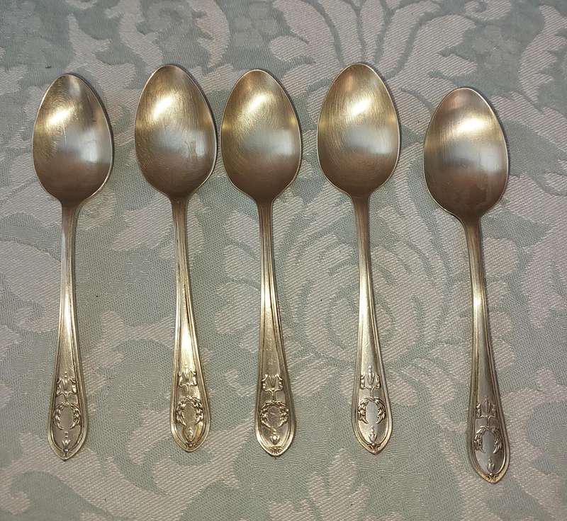 A SET OF 5 VINTAGE EPNS TEASPOONS SOLD AS IS