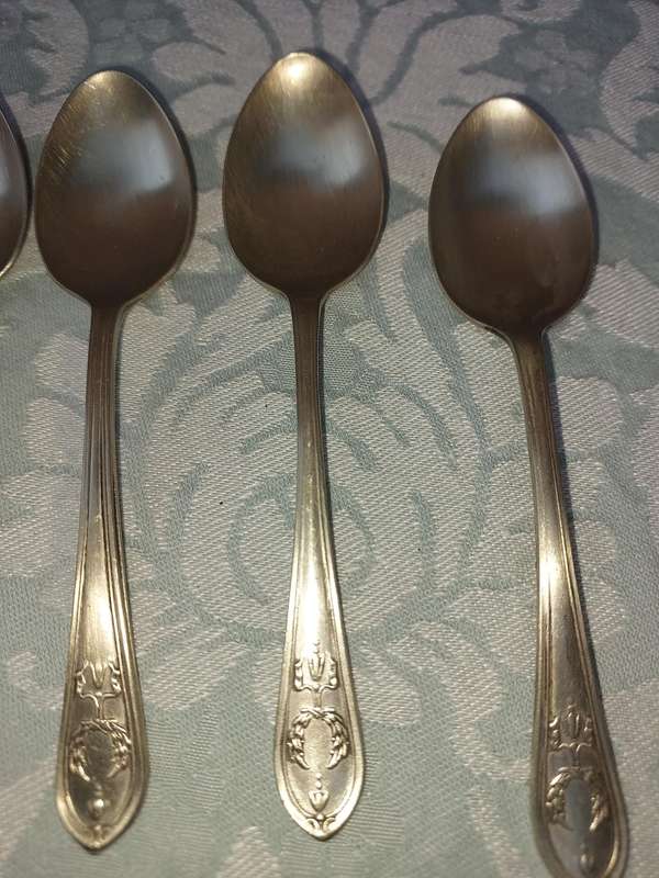 A SET OF 5 VINTAGE EPNS TEASPOONS SOLD AS IS