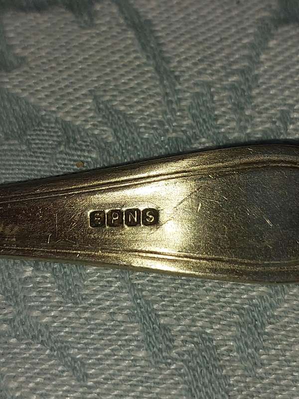 A SET OF 5 VINTAGE EPNS TEASPOONS SOLD AS IS