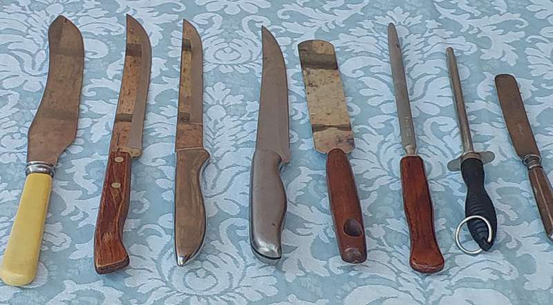 A VINTAGE COLLECTION KITCHENALIA KNIVES SOLD AS IS