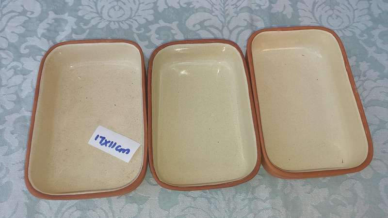 A SET OF 3 LAZANIA DISHES CERAMIC SOLD AS IS