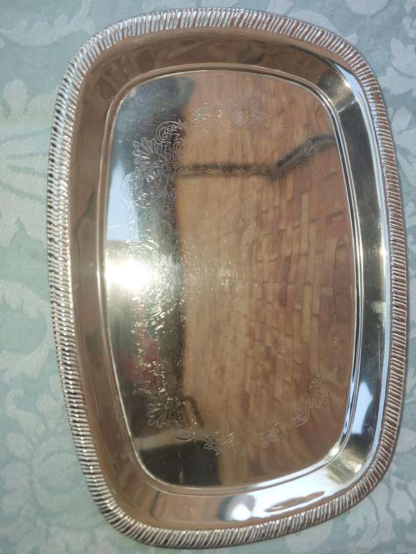 A STAINLESS STEEL SERVING TRAY SOLD AS IS