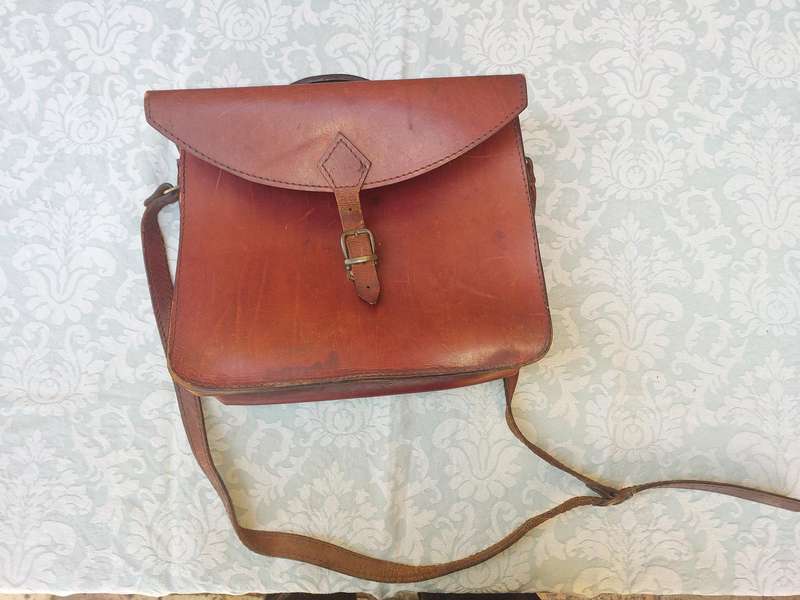 A BROWN LEATHER BRIEF CASE SOLD AS IS
