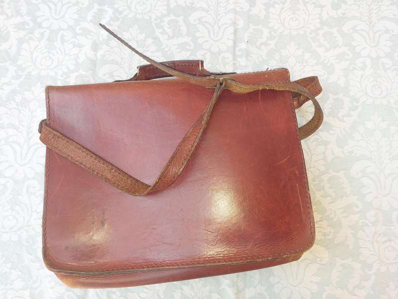 A BROWN LEATHER BRIEF CASE SOLD AS IS