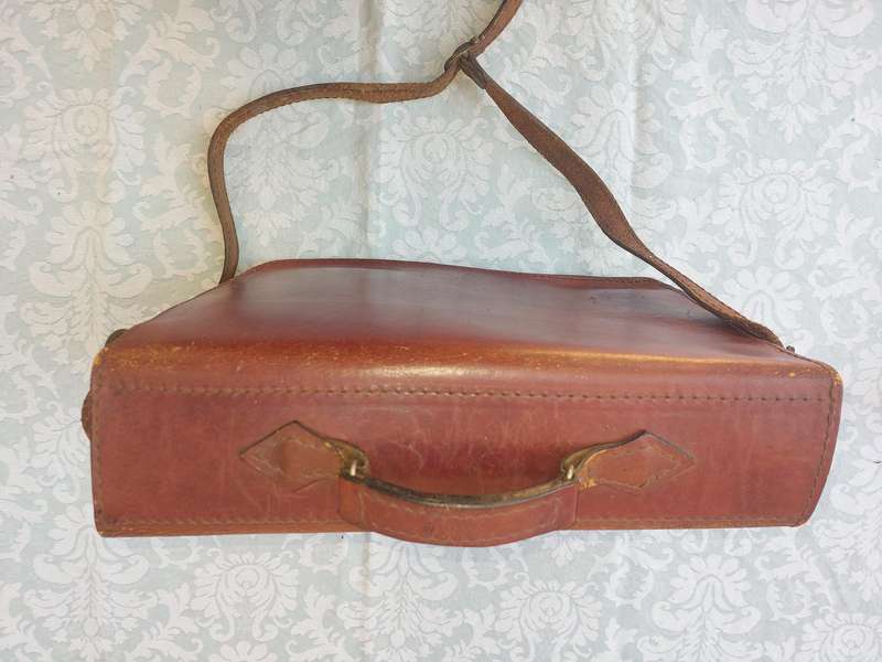 A BROWN LEATHER BRIEF CASE SOLD AS IS