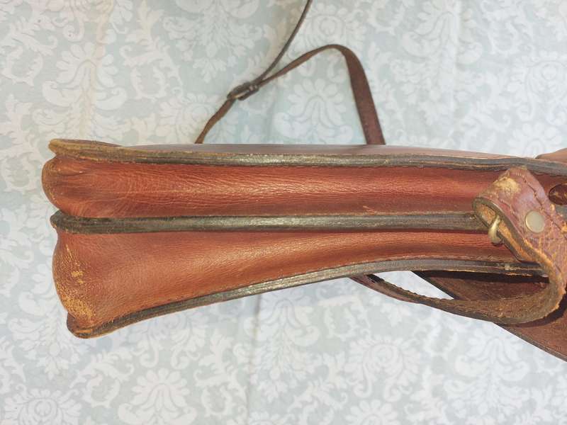 A BROWN LEATHER BRIEF CASE SOLD AS IS