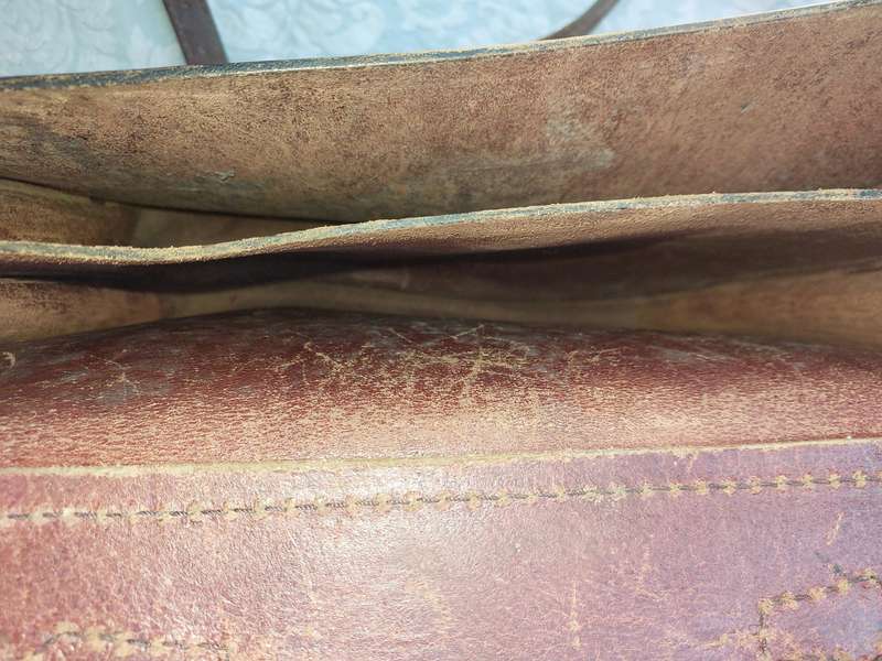 A BROWN LEATHER BRIEF CASE SOLD AS IS