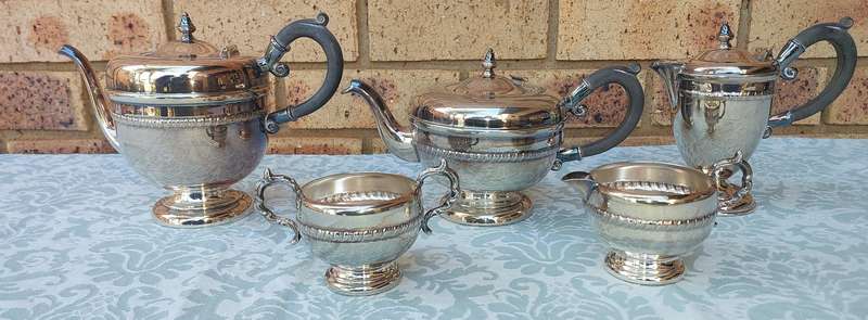 A VINTAGE BLANK VIKING PLATE MADE IN CANADA EM.ESS  EP ON COPPER TEA JUG SET WITH ONE JUG HANDLE LOO