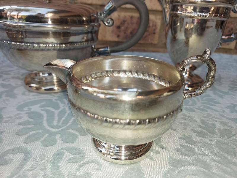 A VINTAGE BLANK VIKING PLATE MADE IN CANADA EM.ESS  EP ON COPPER TEA JUG SET WITH ONE JUG HANDLE LOO