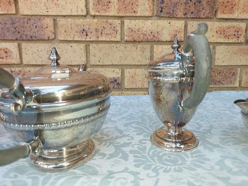 A VINTAGE BLANK VIKING PLATE MADE IN CANADA EM.ESS  EP ON COPPER TEA JUG SET WITH ONE JUG HANDLE LOO