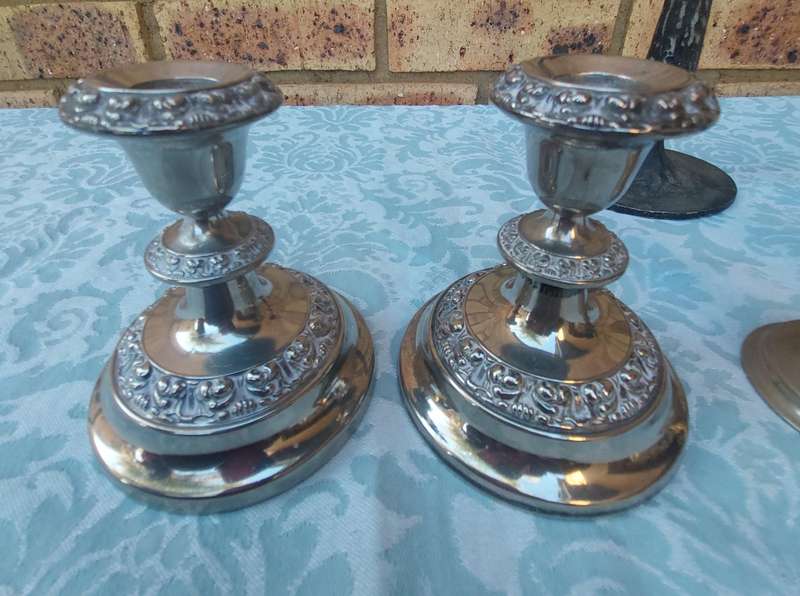 A VINTAGE JOBLOT SILVER PLATED CANDLE STANDS AND HOLDERS SOLD AS IS