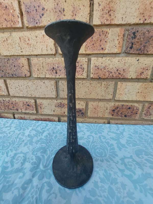 A VINTAGE JOBLOT SILVER PLATED CANDLE STANDS AND HOLDERS SOLD AS IS