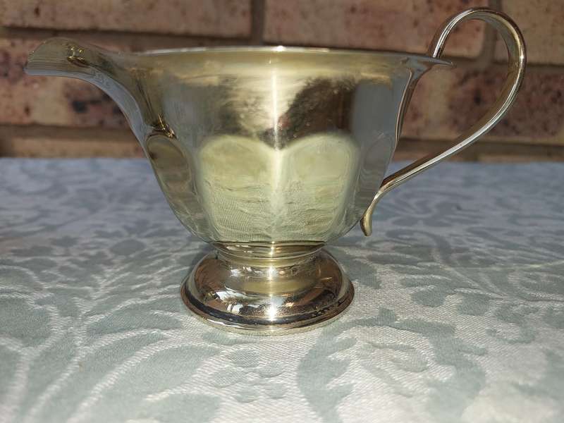 VINTAGE COLLECTION VICTORIAN SILVER PLATED UTENSILS SOLD S IS