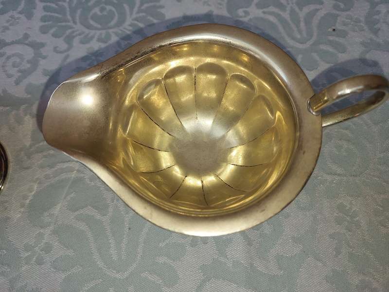 VINTAGE COLLECTION VICTORIAN SILVER PLATED UTENSILS SOLD S IS