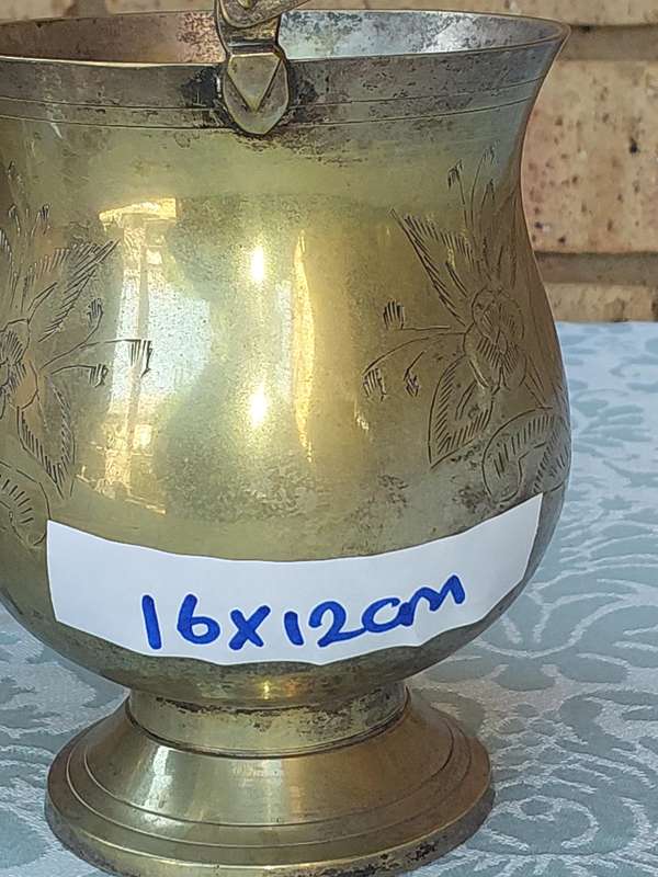 A COLLECTION OF VINTAGE SILVER PLATED ICE BUCKETS SOLD AS IS