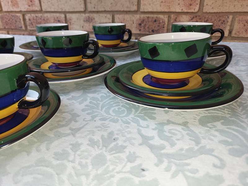 A 21 PIECE LIVING ART TANGO HAND PAINTED IN CHINA TEACUP AND SAUCER SET SOLD AS IS
