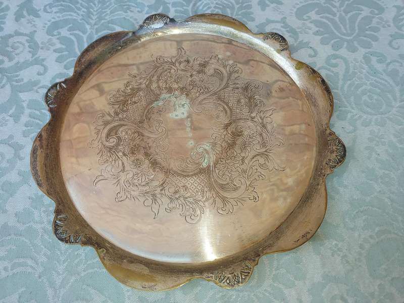 AN ORNATE VICTORIAN SIVER PLATED SERVING TRAY SOLD AS IS