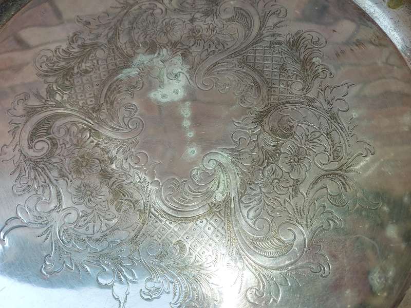 AN ORNATE VICTORIAN SIVER PLATED SERVING TRAY SOLD AS IS