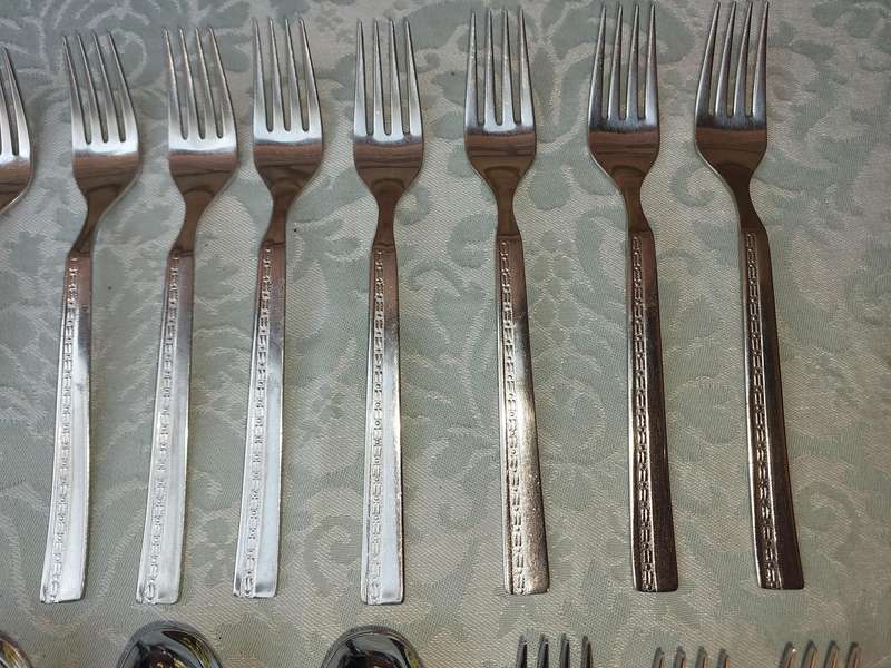 A SET OF 46. 18/ 8 STAINLESS STEEL CUTLERY SOLD AS IS