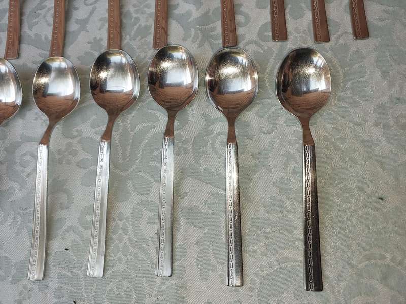A SET OF 46. 18/ 8 STAINLESS STEEL CUTLERY SOLD AS IS