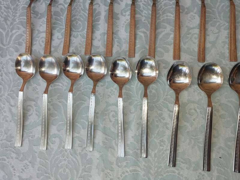 A SET OF 46. 18/ 8 STAINLESS STEEL CUTLERY SOLD AS IS