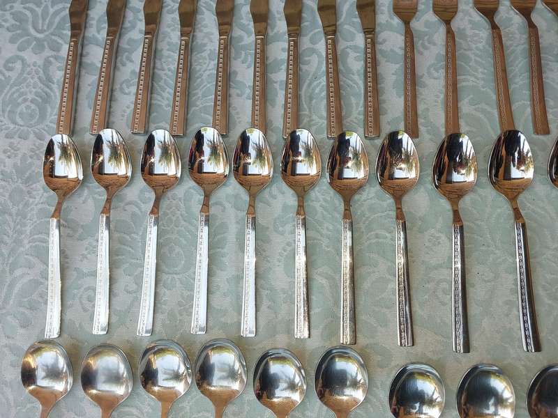 A SET OF 46. 18/ 8 STAINLESS STEEL CUTLERY SOLD AS IS
