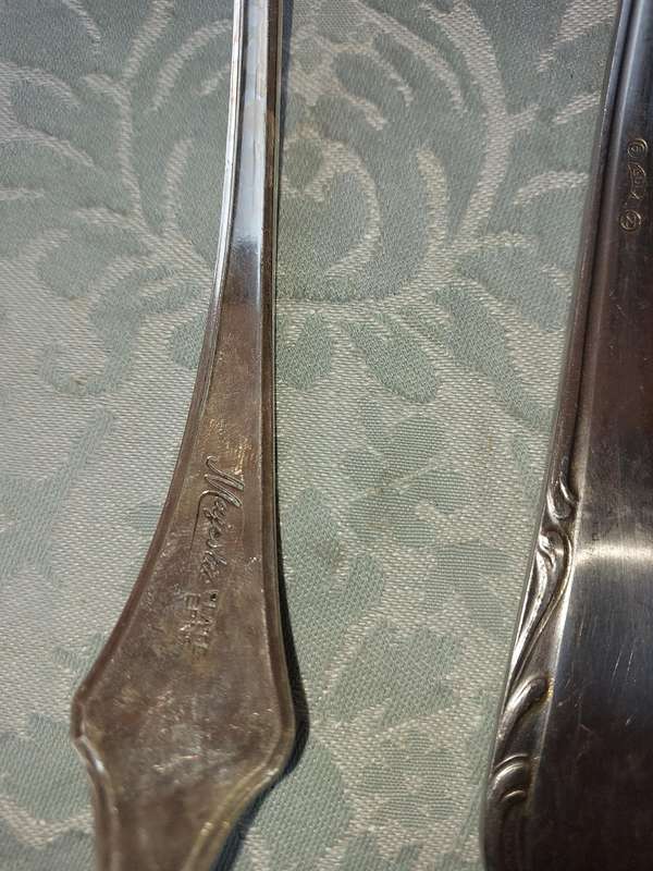 A COLLECTION OF CUTLERY SOLD AS IS