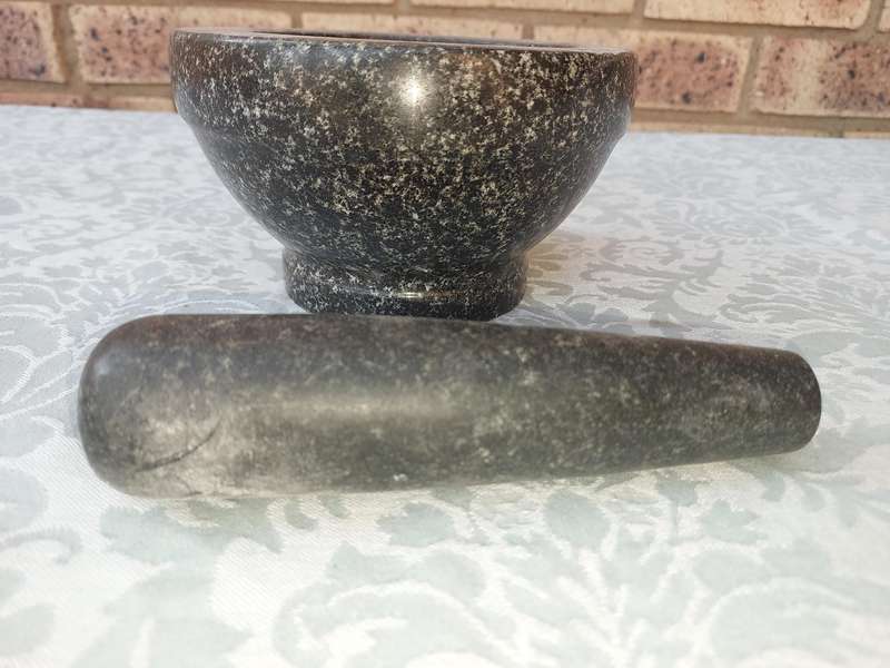 A GRANITE PASTEL AND MORTOR SOLD AS IS