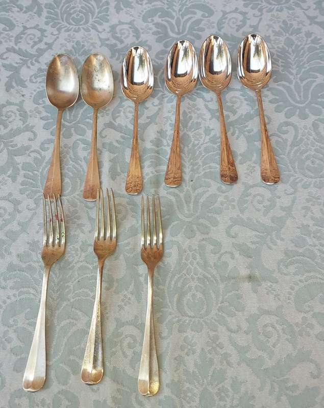 A COLLECTION OF 9 UNITY A1 EPNS STAINLESS STEEL CUTLERY SOLD AS IS