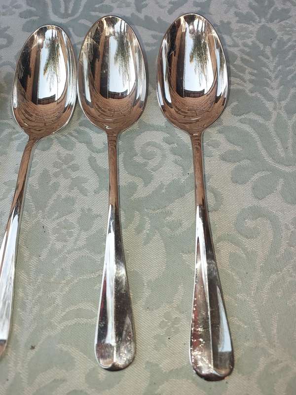 A COLLECTION OF 9 UNITY A1 EPNS STAINLESS STEEL CUTLERY SOLD AS IS