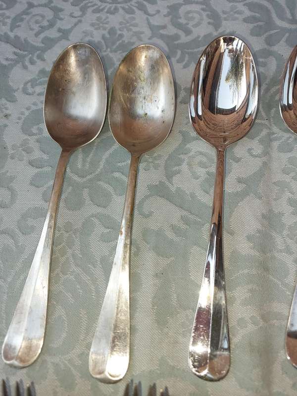 A COLLECTION OF 9 UNITY A1 EPNS STAINLESS STEEL CUTLERY SOLD AS IS