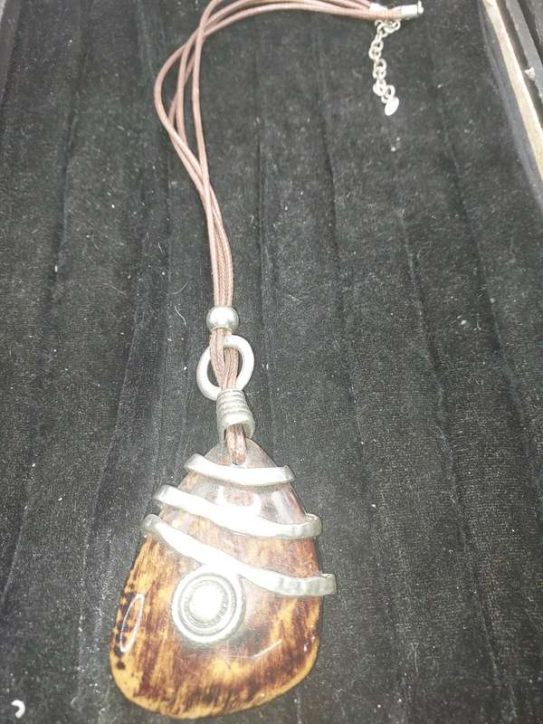 A QUALITY COLLECTION COSTUME NECKACES SOLD AS IS