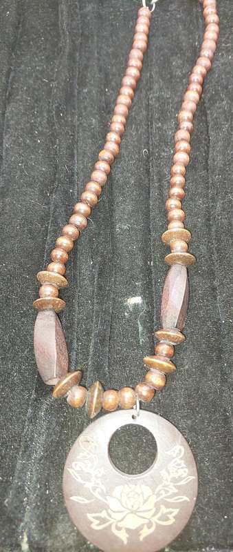 A QUALITY COLLECTION COSTUME NECKACES SOLD AS IS