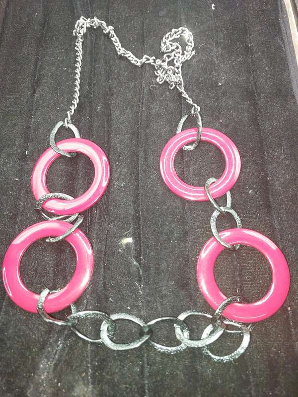 A QUALITY COLLECTION COSTUME NECKACES SOLD AS IS