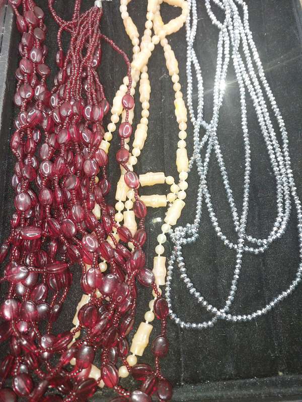 A QUALITY COLLECTION COSTUME NECKACES SOLD AS IS