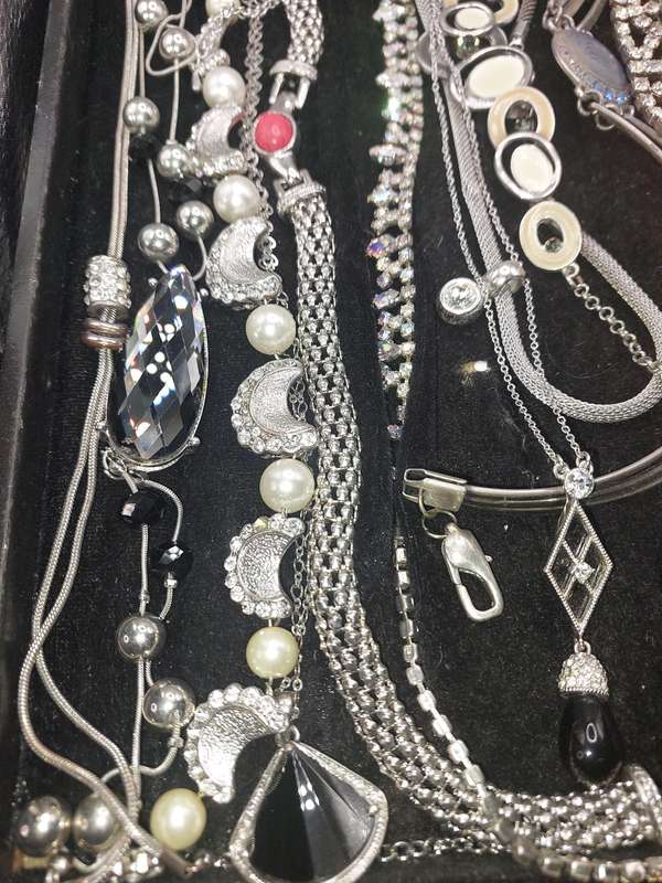 A QUALITY COLLECTION OF SILVER PLATED AND STAINLESS STEEL NECKLACES SOME WITH CRYSTALS SOLD AS IS
