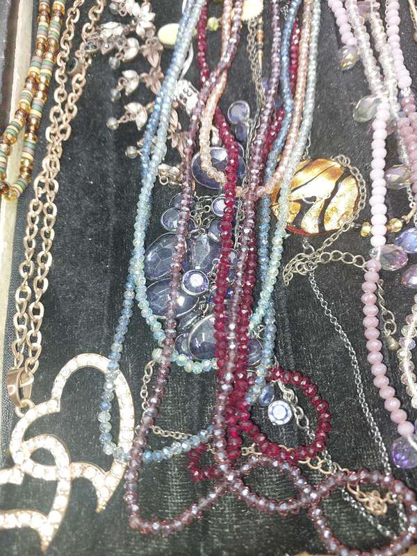 A COLLECTION OF QUALITY COSTUME NECKLACES SOLD AS IS