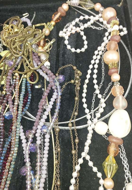A COLLECTION OF QUALITY COSTUME NECKLACES SOLD AS IS