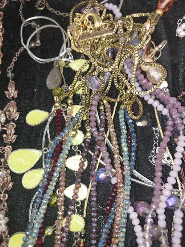 A COLLECTION OF QUALITY COSTUME NECKLACES SOLD AS IS