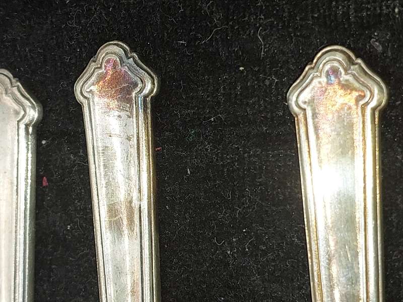 A VINTAGE SET OF ELKINTON PLATE CAKE FORKS SOLD AS IS